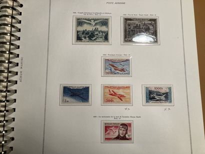 null Une collection de timbres de France en cinq albums de 1849 à 1990 (XX-X-O) comprenant...
