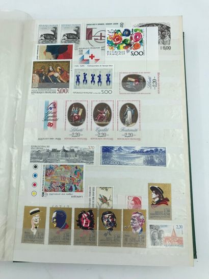 null 2 Albums de timbres neufs (XX) de France de 1900 à 1959 et de 1960 à 2013 (certains...