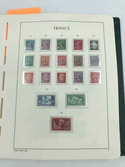 null Collection de timbres de France (XX - X-0) en 7 albums LEUCHTURM comprenant...