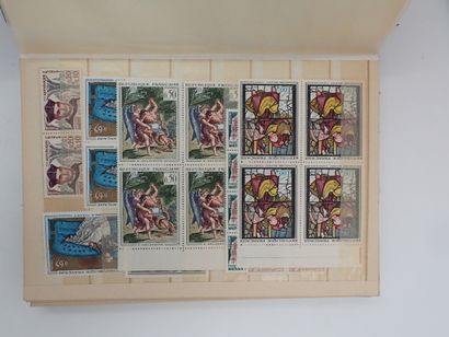 null Cinq albums timbres neufs de France, quelques bonnes valeurs