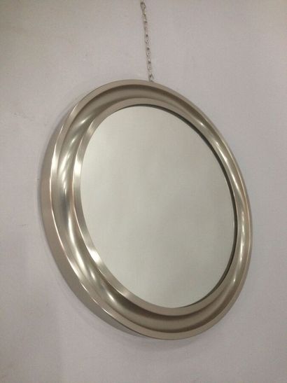 null MAZZA Sergio (né en 1931), un miroir circulaire modèle "Narciso" en acier brossé....