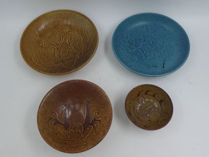 null P. MEYNARD - Vallauris : quatre coupes en céramique émaillée brun ou bleu, diamètre...