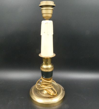 null Une lampe en bronze doré, style Empire, hauteur totale 38 cm