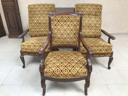 null LOT de deux fauteuils de repos style Louis XV et un fauteuil Restauration,