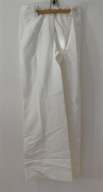 null CAROLINE HERRERA un pantalon en toile blanche, T 40