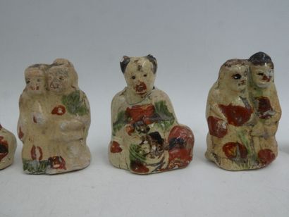 null Une collection de huit figurines de jouets émaillés, vers 1816 (en l'état)....