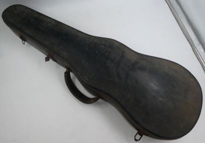 null Un violon 3/4, étiquette BRETON Mirecourt 1831 à fond une pièce étiquette Paul...