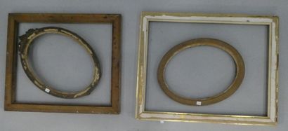null LOT quatre cadres en bois et stuc doré (deux rectangulaires et deux ovales),...