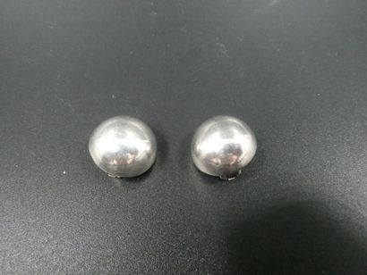 null Une paire de clips d'oreille en argent 925 en forme de demi-sphère, 6,9 gr poids...