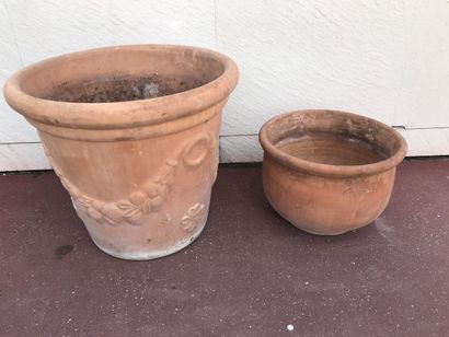 null RAVEL Aubagne deux pots à plantes en terre cuite, hauteur 45 cm et diamètre...
