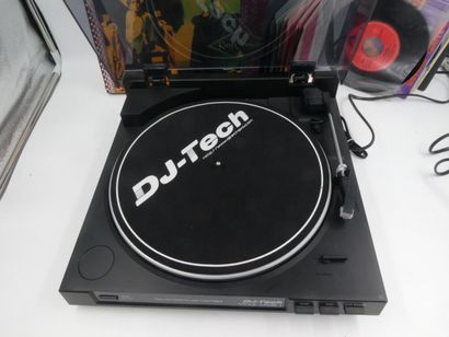 null DJ-Tech Vinyl USB 1, une platine on y joint un coffret de CD THE ESSENTIAL KING...