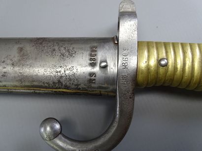 null Baionnette modèle 1866. Lame bien marquée au dos « Tulle avril 1873 », arme...