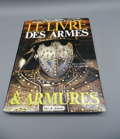 null Livre « Le Livre des Armes et Armures » par C.Tavard, 380 pages, illustrations...
