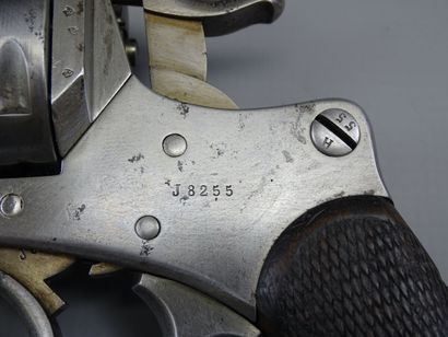 null Revolver 1873 calibre 11 mm. Daté S1883, toutes pièces au même numéro. Métal...