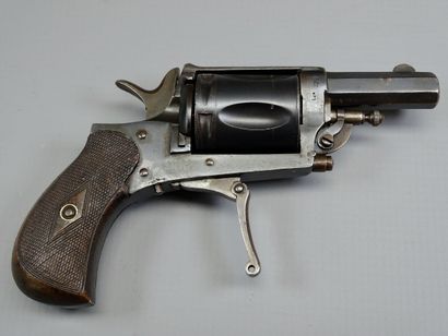 null Revolver Bulldog calibre 8 mm 1892. Bronzage d'origine à 90%, 5 coups, détente...