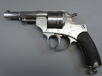 null Revolver 1873 calibre 11 mm. Daté S1883, toutes pièces au même numéro. Métal...