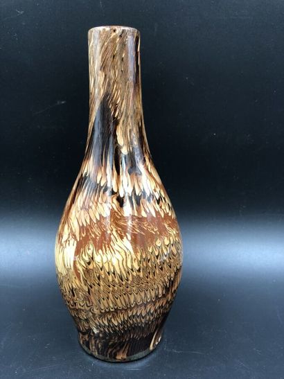 null Léon SAGY (1863-1939), un vase soliflore en terre mélée, signature, hauteur...