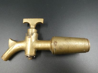null ART POPPULAIRE Un robinet de foudre en bronze, longueur 16 cm