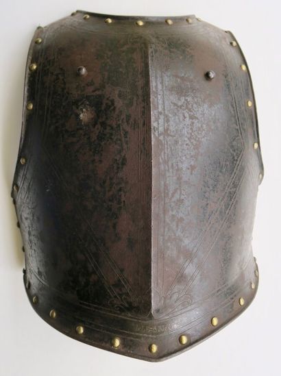 null Cuirasse d'officier monté. Plastron et dos en acier, avec empreinte de tir d'épreuve...