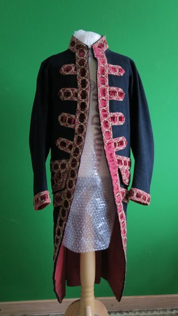 null Jacket of type small livery of the civil house of the King. Royal braid bordering...