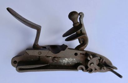 null Platine de fusil modèle 1754 (1754-1763), poinçonnée SE sous couronne J.DUCHON...