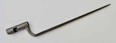 null Baionnette mod 1763 pour officiers, douille (8,5 cm) à trois fentes, écusson...