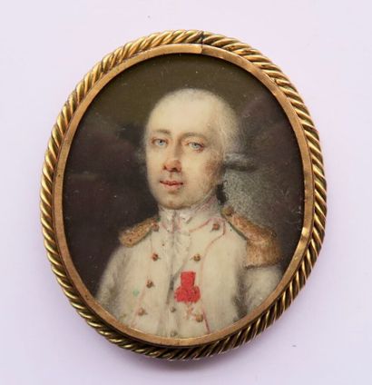 null Miniature of an infantry officer, white uniform, red piping, yellow buttons....