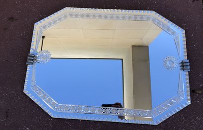 null Un miroir octogonal, années 50, 54 x 76 cm