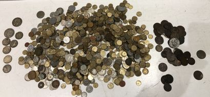 null LOT NUMISMATE pièces démonétisées dont argent 121 gr