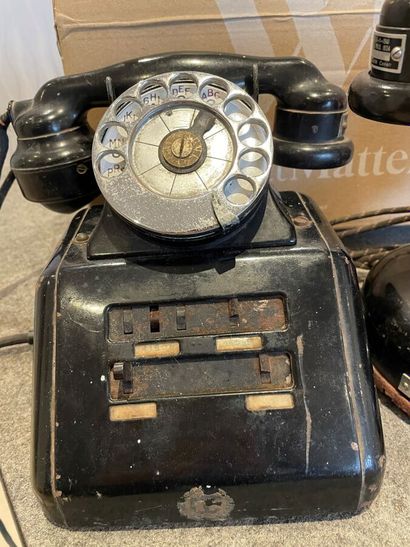 null Lot de deux téléphones anciens dont un THOMSON-HOUSTON