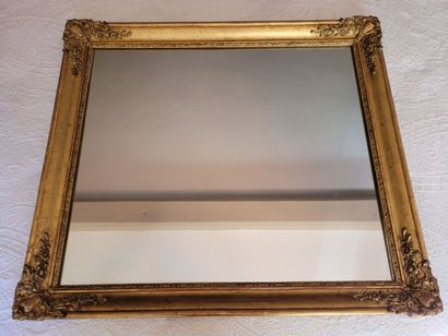 null Un miroir rectangulaire en stuc doré à motifs de branchages, époque Napoléon...