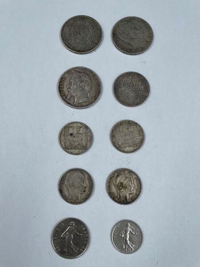 null Un lot de pièces de monnaie 

Pièces de Turin : 4 de 10 francs en argent (1920...