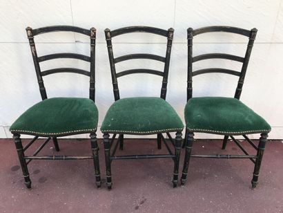 null Une suite de trois chaises en bois noirci, Napoléon III