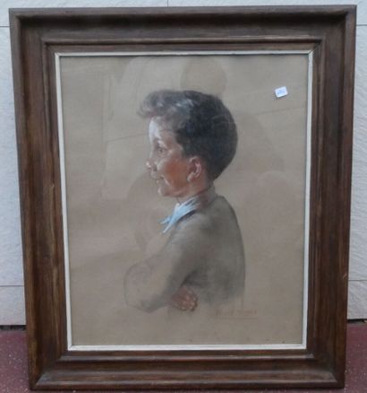 null PAULE MARIE, "Portrait de jeune garçon", pastel signée en bas à droite, 59 x...