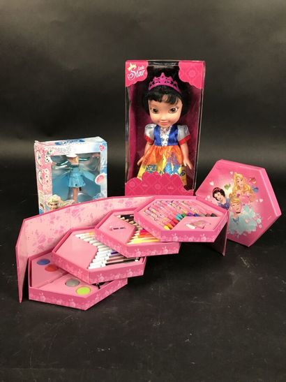 null LOT jouets comprenant une poupée et un kit de coloriage, THAMES ET COSMOS KIDS...