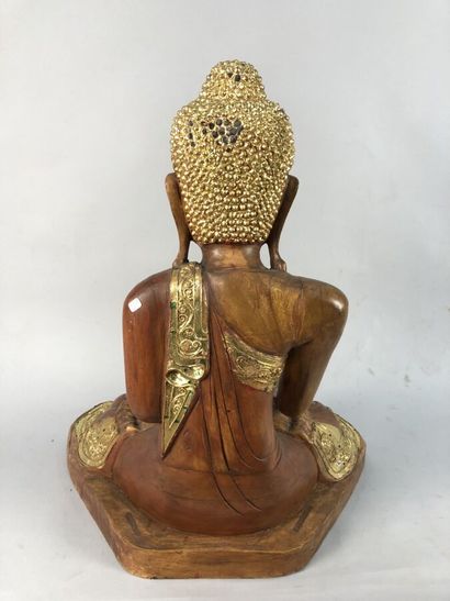 null Un grand boudha en bois sculpté et partiellement doré, Thaïlande, hauteur 69...