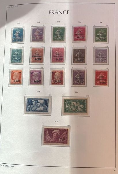 null Collection de timbres de France en albums LEUCHTURM de 1849 à 2002 neufs et...