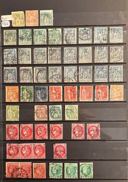 null Un album de timbres perforés France et monde entier