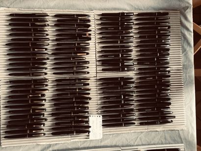 null LOT stylos plumes noirs agraphe dorée ou argentée (100)