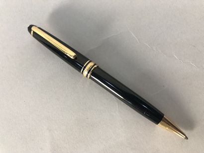 null MONTBLANC Meisterstück un stylo bille en résine noire et métal doré, longueur...