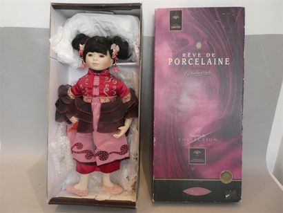 null MUNDIA, une poupée de collection, Mei Ling et le papillon, biscuit, boîte d...