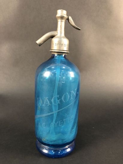 null Une bouteille eau de Seltz ou syphon en verre teinté bleu marquée V.DAGON LA...