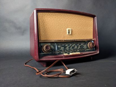 null Lot comprenant un poste de radio Philips des années 60, fonctionne. Corps et...