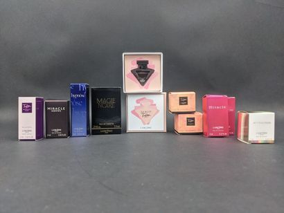 LANCOME LANCOME
Lot contenant dix-huit échantillons de parfum.

Attraction
Hypnôse
Magie...