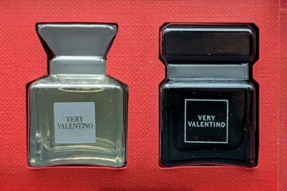 VALENTINO VALENTINO
Lot comprenant sept échantillons ainsi qu'un coffret.

Valentina
Very...