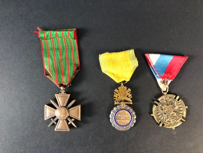 null LOT FRANCE ET SERBIE 3 médailles dont La Crooix de guerre 1914, Valeur et Discipline...