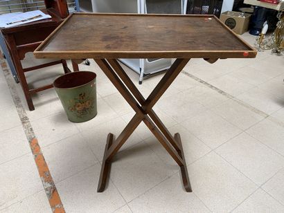 null Une table pliante en bois, 74,5 x 65 x 45 cm