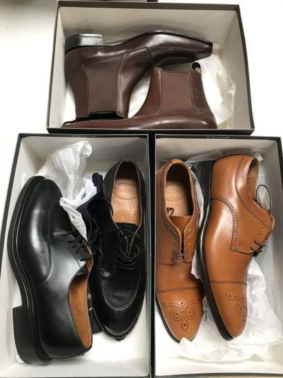 null LOT de deux paires de chaussures T.7 et 7.1/2 JOHN MEDSON et une paire de bottines...