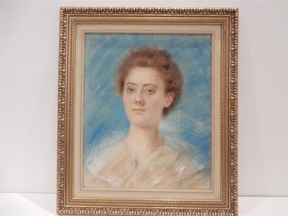 null École française vers 1900, "Portrait de femme", pastel, 45 x 36,5 cm