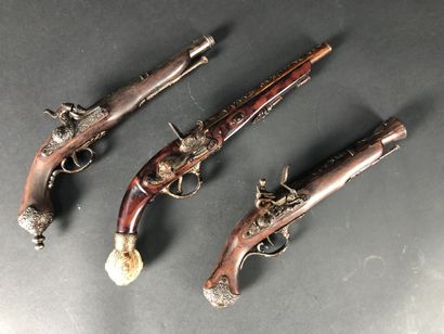null LOT trois pistolets fantaisie réplique d'ancien